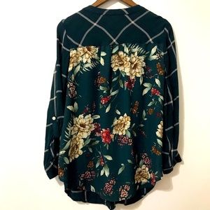 Dressbarn Gorgeous Green Floral Blouse Perfect Autumn Pearl Detail Buttons 1X